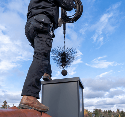 Vymetání komínů, čištění spalinových cest v Lounech a okolí - kominictví Tomáš Vincík